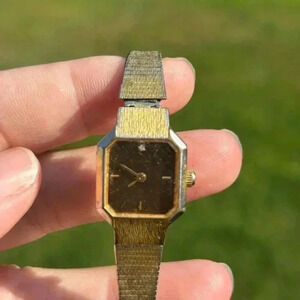 4/$100 CARDINAL woman vintage gold analog wristwatch 5 3/4 to 6  3/4